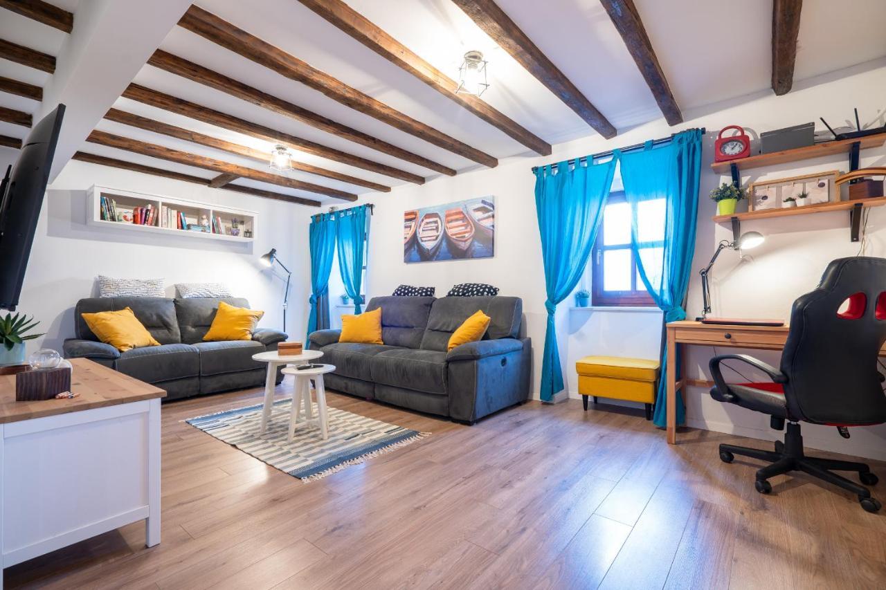 House Nova Case de vacanță Stara Baška
